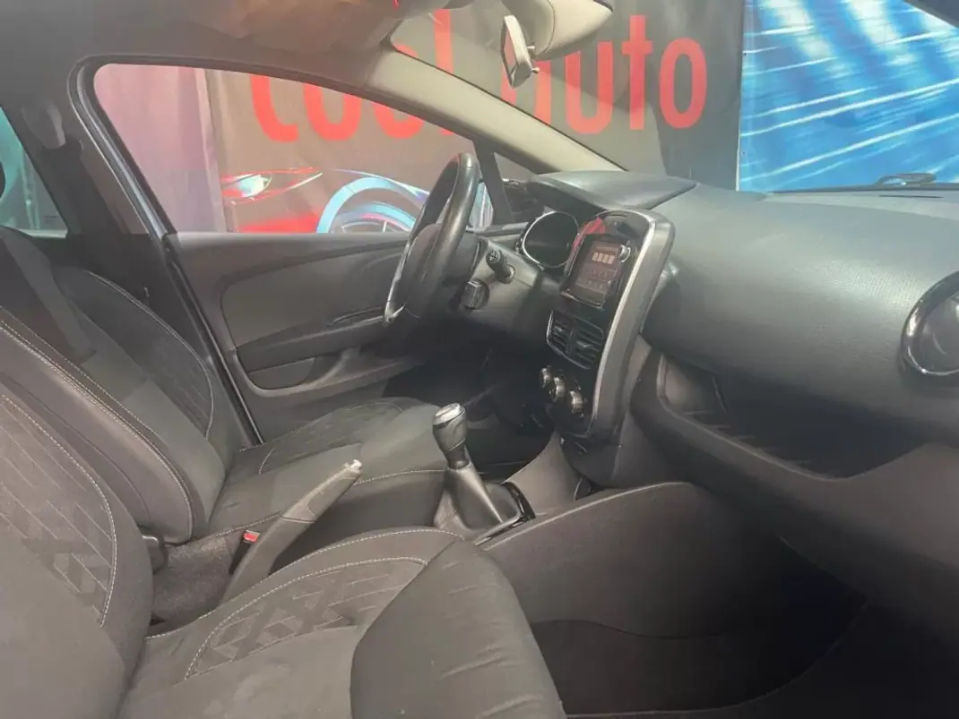 Renault Clio 2019 - 11750 EUR, 106000 km - AUTO.MOTO.pt - 106000km - foto 33 de 45