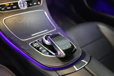 Mercedes-Benz E 220 2018 - 29900 EUR, 230000 km - AUTO.MOTO.pt - 230000km - foto 9 de 32