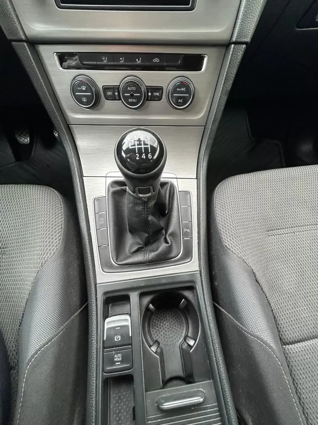 Volkswagen Golf Variant 2016 - 8990 EUR, 268715 km - AUTO.MOTO.pt - 268715km - foto 15 de 21