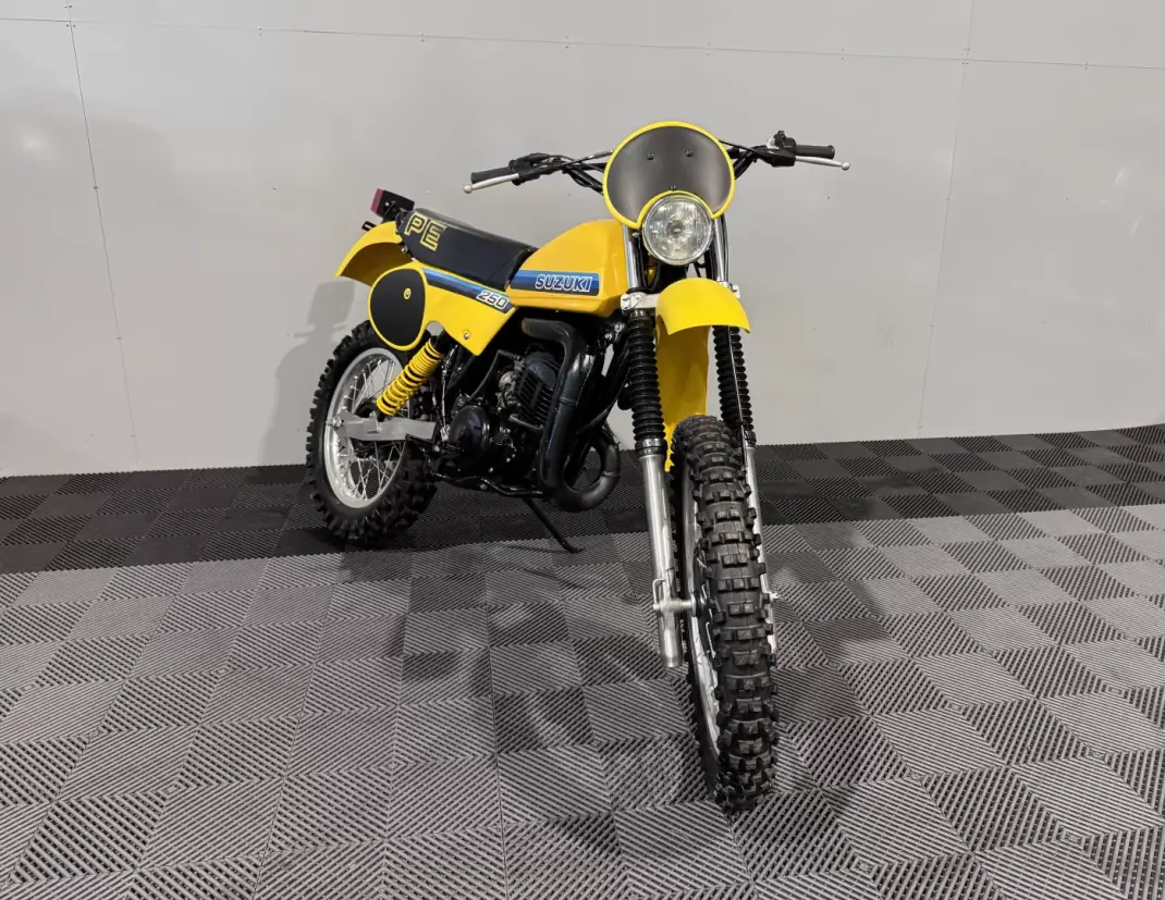 Suzuki Burgman 650 ABS Executive 1994 - 6750 EUR, 1500 km - 1500km - foto 13 de 17