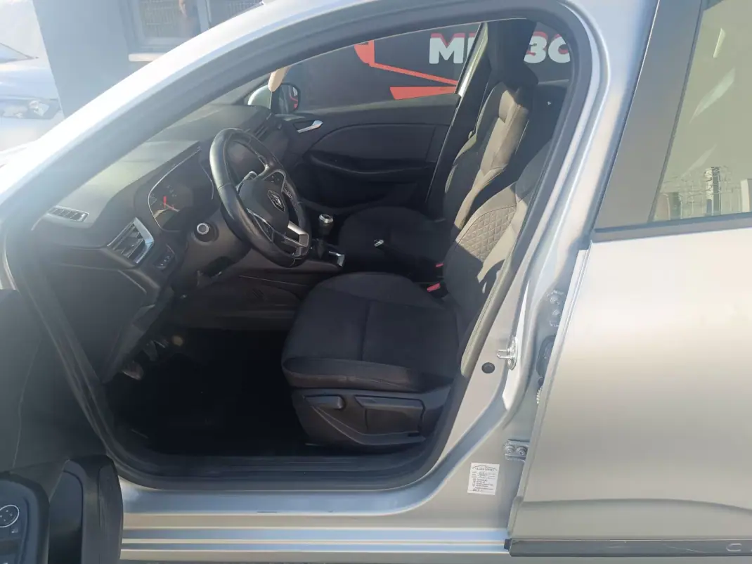 Renault Clio 2019 - 10900 EUR, 199948 km - AUTO.MOTO.pt - 199948km - foto 11 de 27