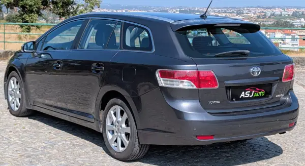 Toyota Avensis SW 2010 - 6900 EUR, 274056 km - AUTO.MOTO.pt - 274056km - foto 9 de 21