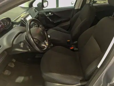 Peugeot 208 2019 - 13300 EUR, 120752 km - AUTO.MOTO.pt - 120752km - foto 6 de 8