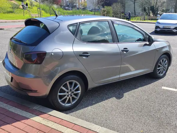 SEAT Ibiza 2015 - 7980 EUR, 179000 km - AUTO.MOTO.pt - 179000km - foto 7 de 36