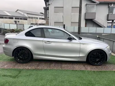 BMW 120 2008 - 12900 EUR, 300000 km - AUTO.MOTO.pt - 300000km - foto 19 de 39