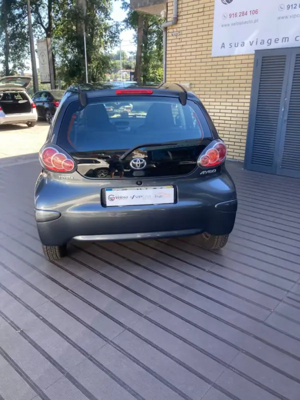 Toyota Aygo 2010 - 6350 EUR, 112661 km - 112661km - foto 8 de 19