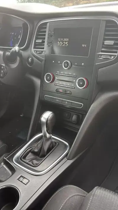 Renault Mégane 2019 - 7000 EUR, 310000 km - AUTO.MOTO.pt - 310000km - foto 6 de 7