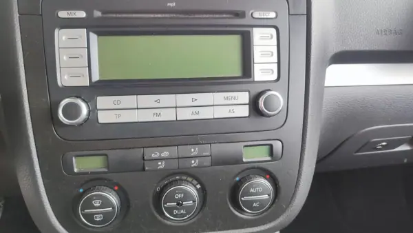 Volkswagen Jetta 2008 - 3800 EUR, 0 km - AUTO.MOTO.pt - foto 7 de 17
