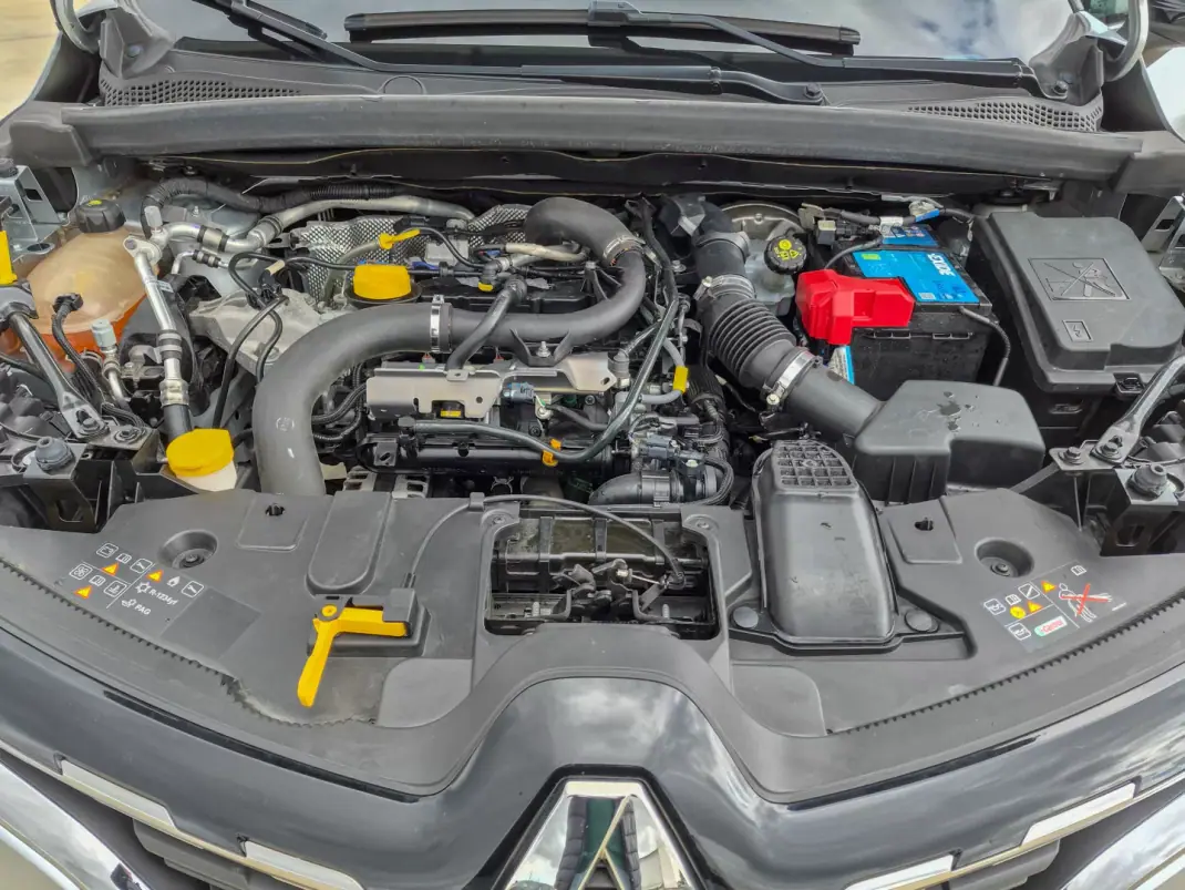 Renault Captur 2021 - 14500 EUR, 103290 km - AUTO.MOTO.pt - 103290km - foto 9 de 12