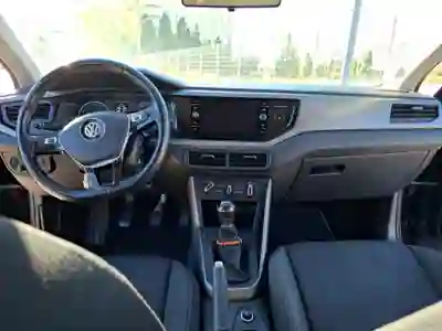 Volkswagen Polo 2019 - 12000 EUR, 115000 km - AUTO.MOTO.pt - 115000km - foto 5 de 11