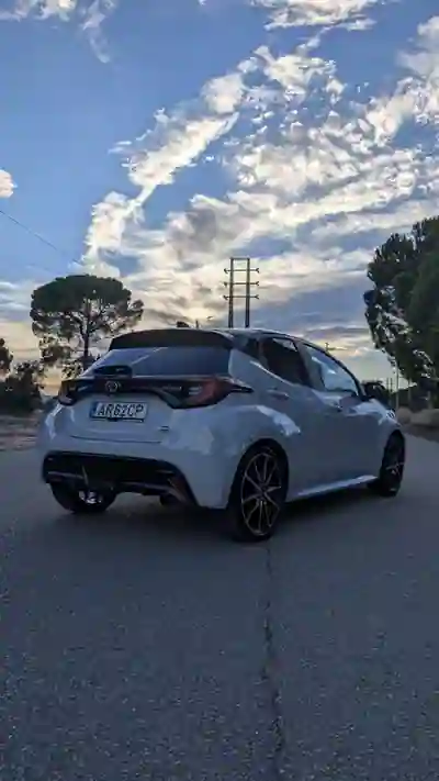 Toyota Yaris 2022 — foto 5 de 15