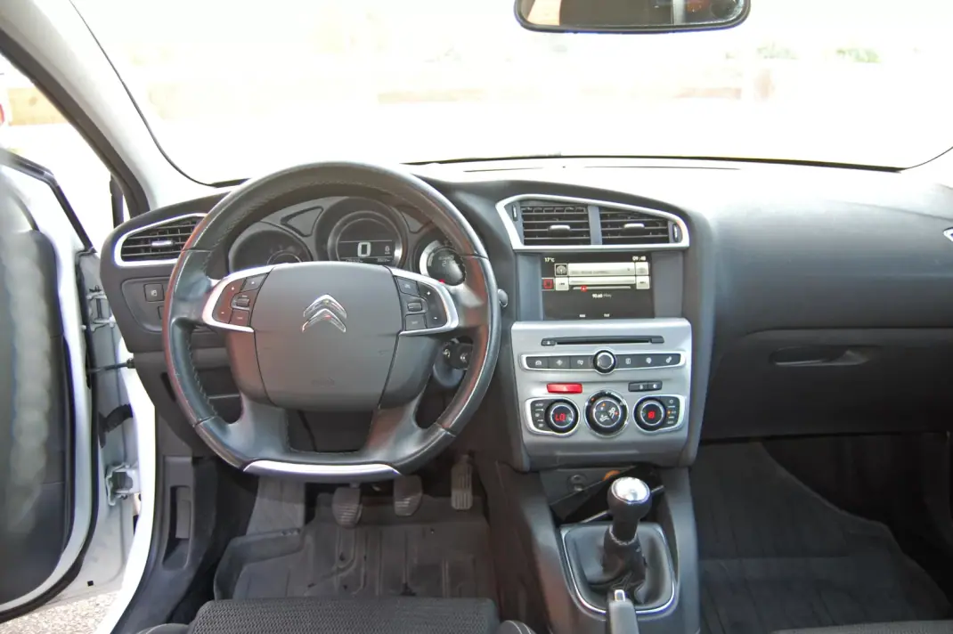 Citroën C4 2016 - 8990 EUR, 179000 km - AUTO.MOTO.pt - 179000km - foto 8 de 9