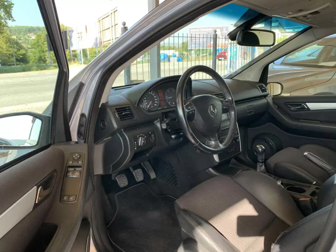 Mercedes-Benz A 180 2006 - 5950 EUR, 150000 km - AUTO.MOTO.pt - 150000km - foto 9 de 22