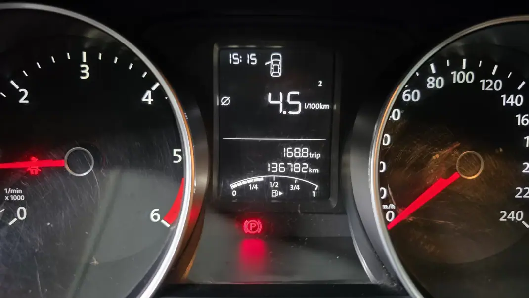 Volkswagen Polo 2014 - 10990 EUR, 136000 km - AUTO.MOTO.pt - 136000km - foto 7 de 31