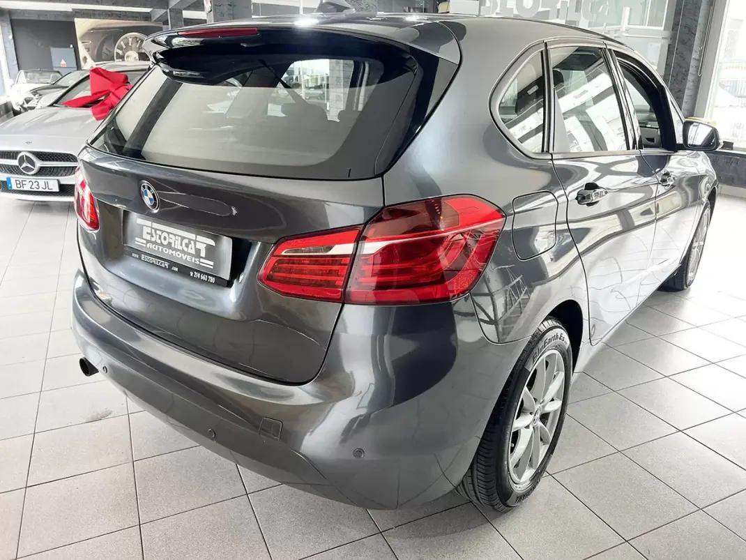BMW 214 Active Tourer 2017 - 15600 EUR, 98526 km - AUTO.MOTO.pt - 98526km - foto 4 de 21