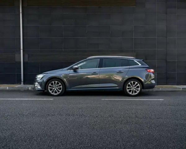 Renault Mégane Sport Tourer 2018 - 15990 EUR, 126740 km - AUTO.MOTO.pt - 126740km - foto 3 de 65