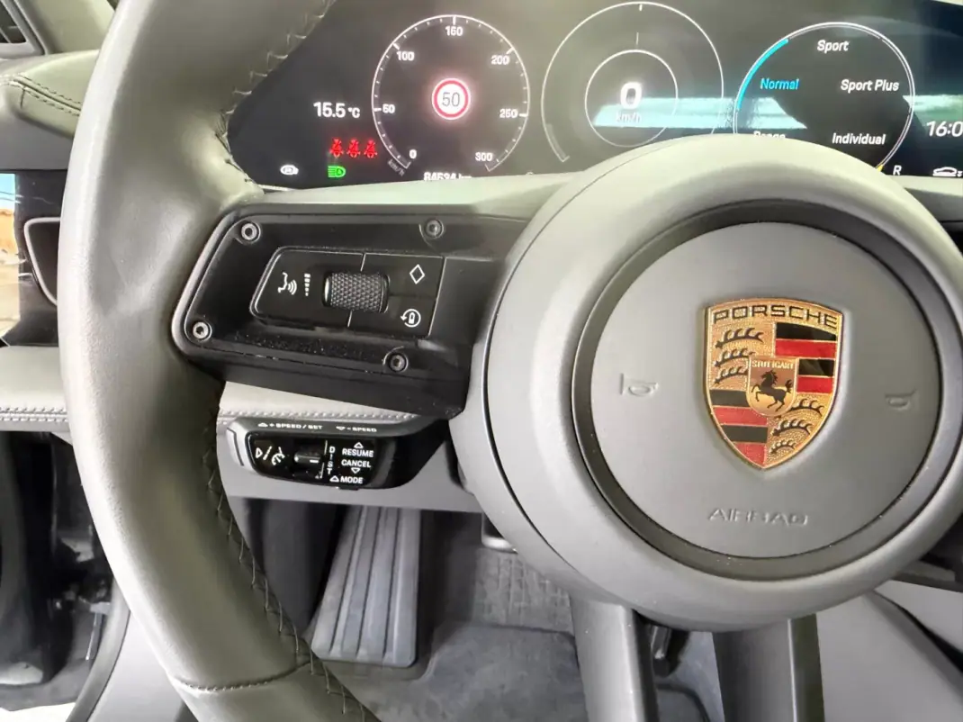 Porsche Taycan 2023 - 69000 EUR, 84534 km - AUTO.MOTO.pt - 84534km - foto 37 de 39