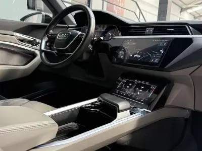 Audi Q8 e-Tron Sportback 2021 - 33950 EUR, 159218 km - AUTO.MOTO.pt - 159218km - foto 24 de 28