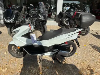 Honda PCX 125 2017 - 2150 EUR, 27871 km - foto 1 de 15