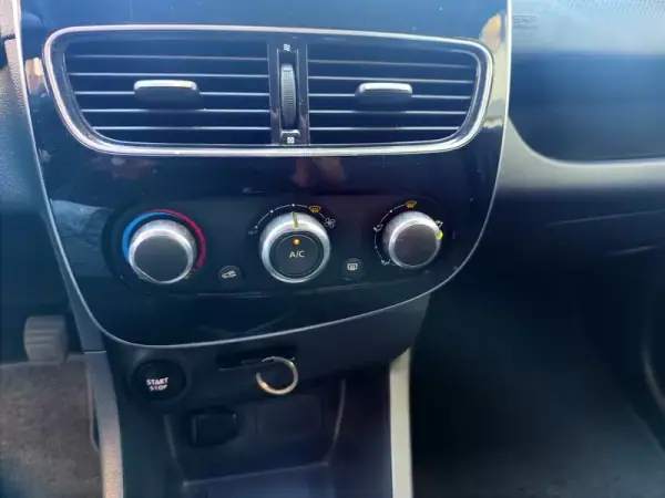 Renault Clio Sport Tourer 2018 - 7500 EUR, 250000 km - AUTO.MOTO.pt - 250000km - foto 18 de 23