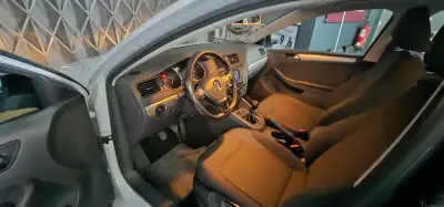 Volkswagen Jetta 2017 - 8990 EUR, 260000 km - AUTO.MOTO.pt - 260000km - foto 43 de 56
