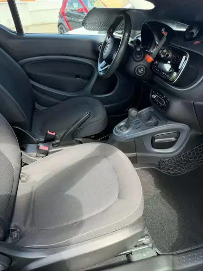 Smart ForTwo Coupé 2016 - 12480 EUR, 52000 km - AUTO.MOTO.pt - 52000km - foto 4 de 6