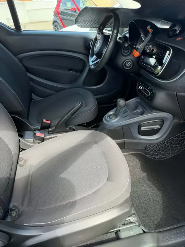 Smart ForTwo Coupé 2016 - 12480 EUR, 52000 km - AUTO.MOTO.pt - 52000km - foto 4 de 6