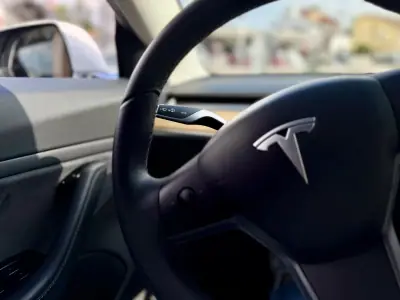 Tesla Model 3 2020 - 27950 EUR, 97000 km - AUTO.MOTO.pt - 97000km - foto 20 de 26