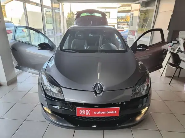 Renault Mégane Coupe 2010 - 18950 EUR, 157000 km - AUTO.MOTO.pt - 157000km - foto 18 de 39