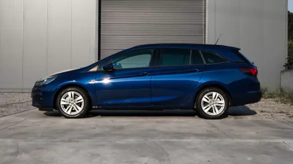 Opel Astra Sports Tourer 2020 - 12999 EUR, 97000 km - AUTO.MOTO.pt - 97000km - foto 4 de 25