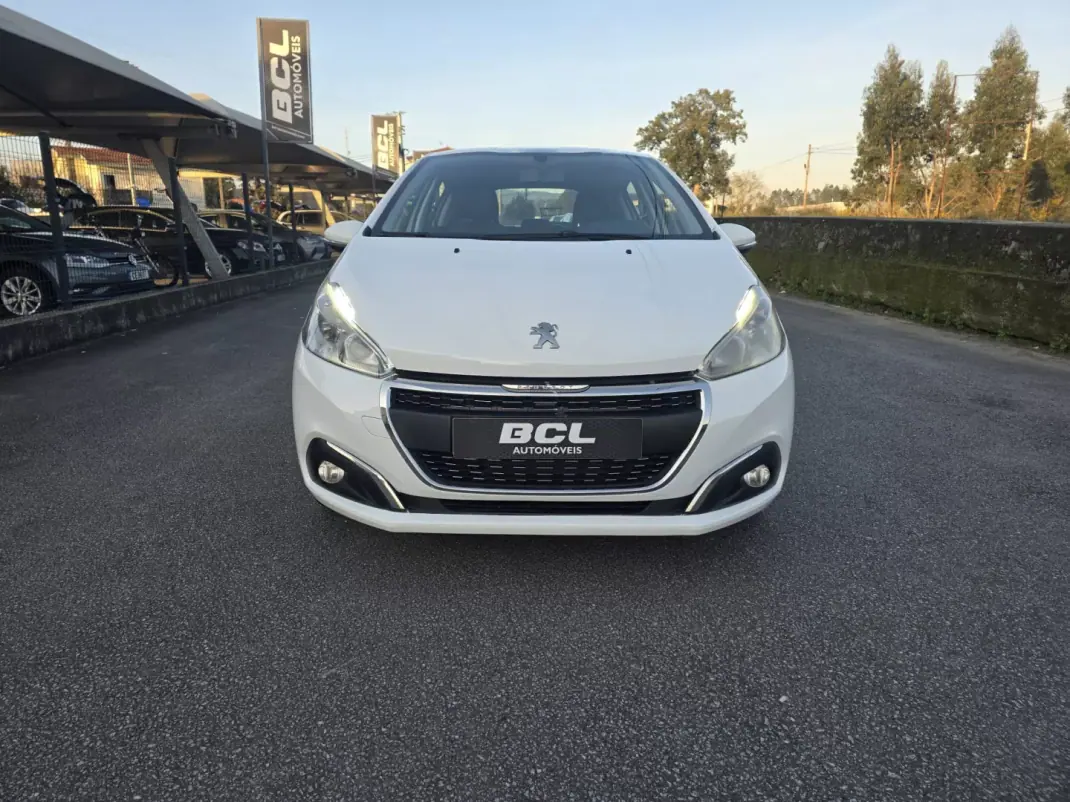 Peugeot 208 2016 - 13990 EUR, 163000 km - AUTO.MOTO.pt - 163000km - foto 2 de 31