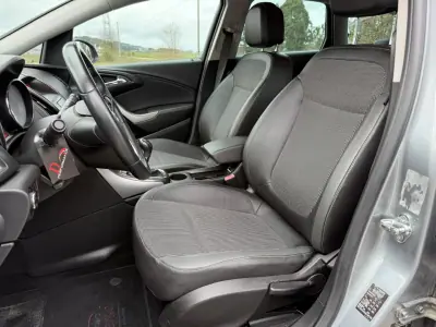 Opel Astra Sports Tourer 2011 - 7490 EUR, 175851 km - AUTO.MOTO.pt - 175851km - foto 18 de 21