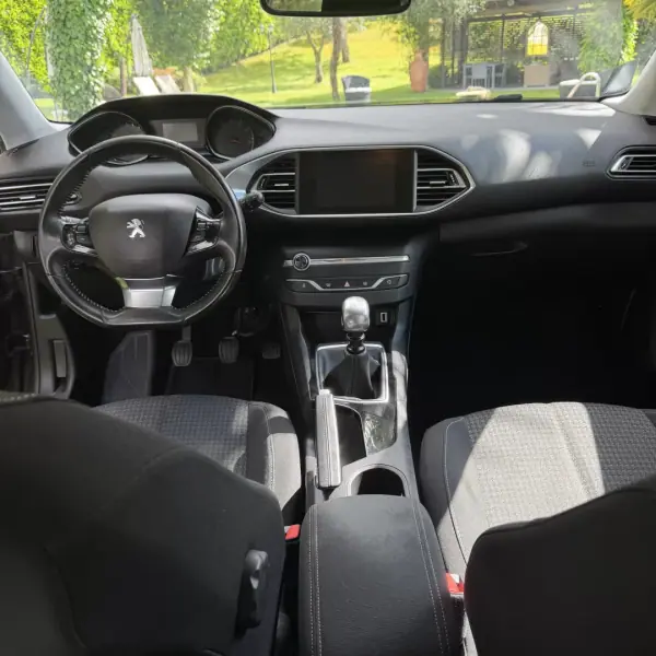 Peugeot 308 2019 - 11990 EUR, 129400 km - AUTO.MOTO.pt - 129400km - foto 17 de 20