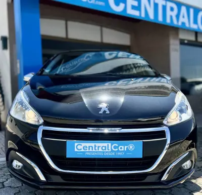 Peugeot 208 2017 - 9950 EUR, 147000 km - AUTO.MOTO.pt - 147000km - foto 3 de 24