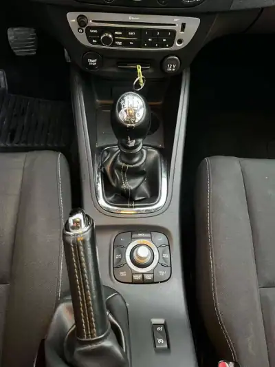 Renault Mégane Sport Tourer 2013 - 4900 EUR, 257854 km - AUTO.MOTO.pt - 257854km - foto 10 de 18