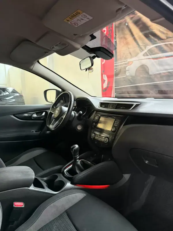 Nissan Qashqai 2018 - 14900 EUR, 136000 km - AUTO.MOTO.pt - 136000km - foto 7 de 9