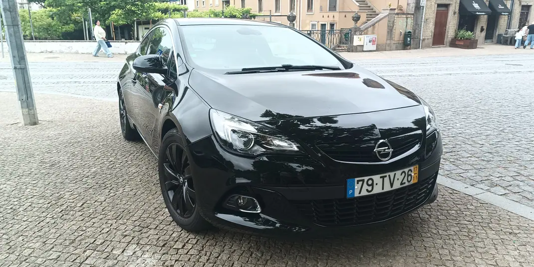 Opel Astra GTC 2017 - 19500 EUR, 62000 km - AUTO.MOTO.pt - 62000km - foto 1 de 15