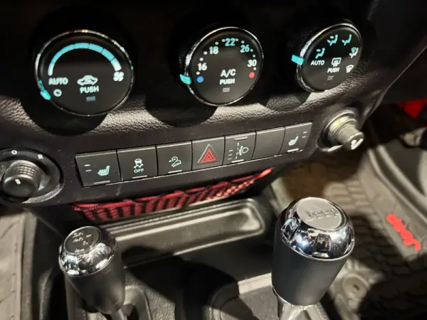 Jeep Wrangler 2019 - 65000 EUR, 19000 km - 19000km - foto 34 de 60