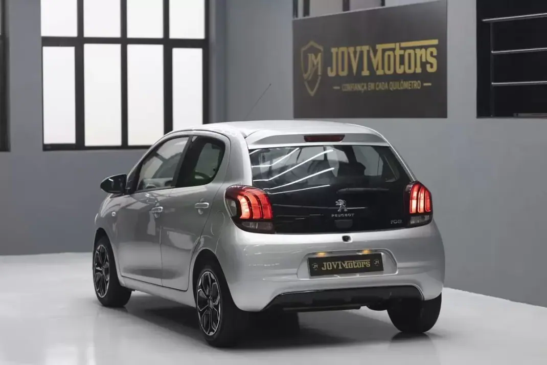 Peugeot 108 2017 - 9500 EUR, 49390 km - AUTO.MOTO.pt - 49390km - foto 44 de 45