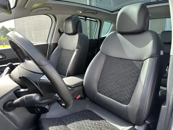 Peugeot 3008 2014 - 8400 EUR, 220000 km - AUTO.MOTO.pt - 220000km - foto 34 de 62