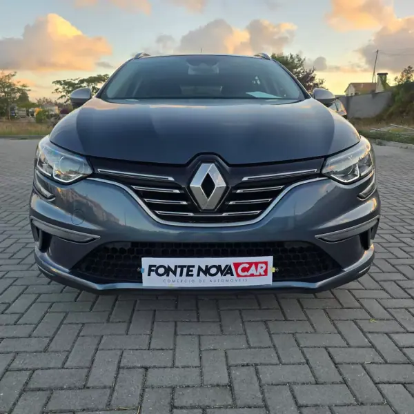 Renault Mégane Sport Tourer 2018 - 14950 EUR, 127252 km - AUTO.MOTO.pt - 127252km - foto 5 de 21