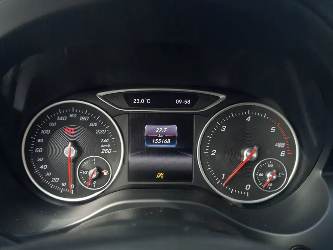 Mercedes-Benz A 180 2017 - 15990 EUR, 155000 km - AUTO.MOTO.pt - 155000km - foto 26 de 34