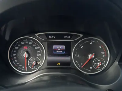 Mercedes-Benz A 180 2017 - 15990 EUR, 155000 km - AUTO.MOTO.pt - 155000km - foto 26 de 34