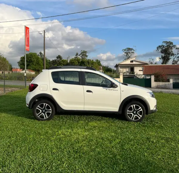 Dacia Sandero 2020 - 13400 EUR, 21890 km - AUTO.MOTO.pt - 21890km - foto 3 de 14