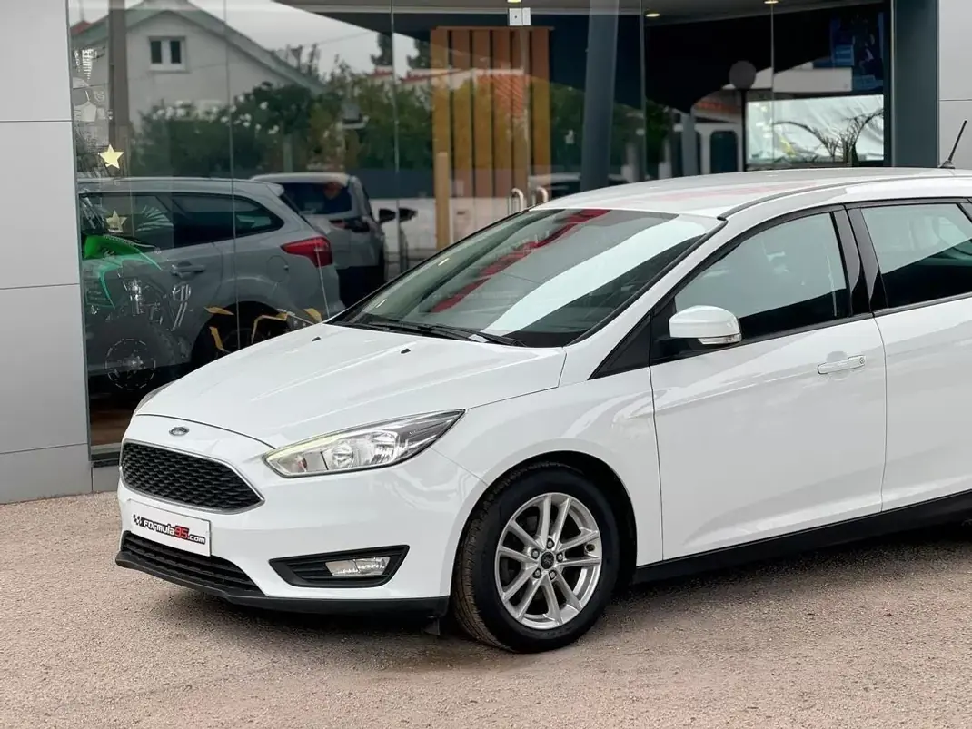 Ford Focus SW 2017 - 10900 EUR, 155572 km - AUTO.MOTO.pt - 155572km - foto 12 de 23