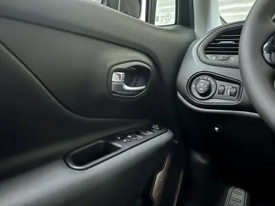Jeep Renegade 2022 - 23950 EUR, 10796 km - AUTO.MOTO.pt - 10796km - foto 34 de 37