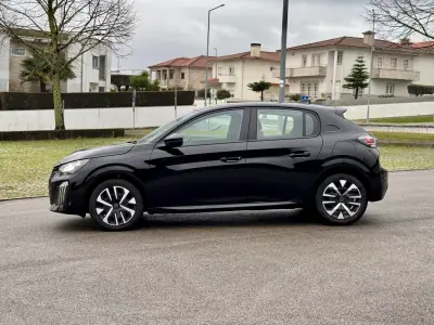 Peugeot 208 2024 - 17990 EUR, 1500 km - AUTO.MOTO.pt - 1500km - foto 3 de 25