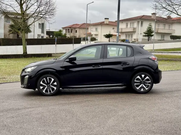 Peugeot 208 2024 - 17990 EUR, 1500 km - AUTO.MOTO.pt - 1500km - foto 3 de 25