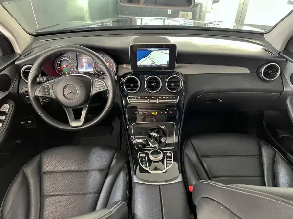 Mercedes-Benz GLC 220 2018 - 35600 EUR, 100274 km - AUTO.MOTO.pt - 100274km - foto 8 de 21