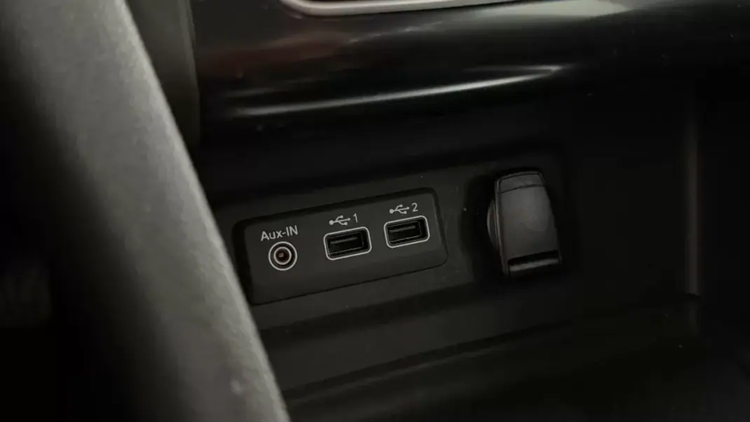 Renault Mégane Sport Tourer 2020 - 13990 EUR, 137993 km - AUTO.MOTO.pt - 137993km - foto 26 de 32